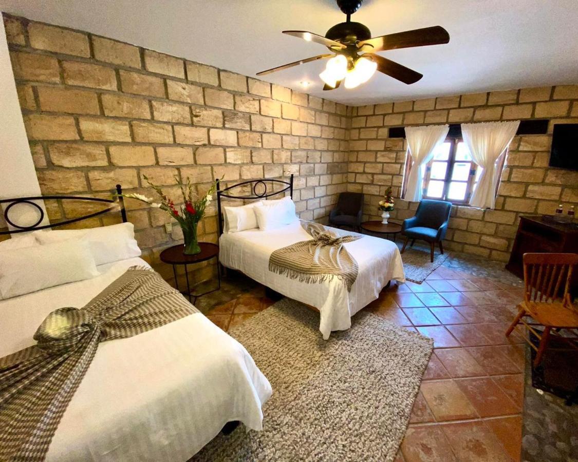 Hotel Mina Real Cedral Extérieur photo