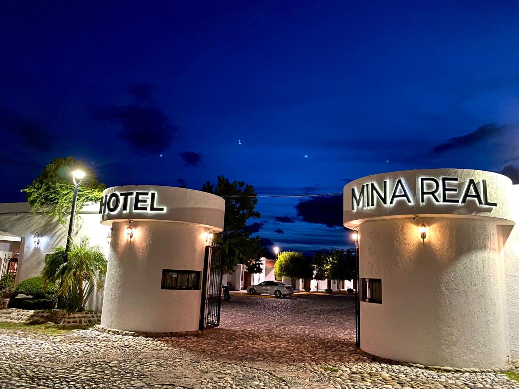 Hotel Mina Real Cedral Extérieur photo